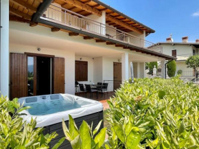 NEU Suite Perlago, Whirlpool & Seeblick Tignale